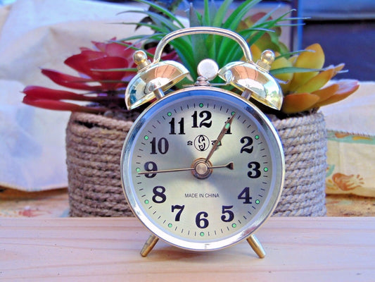 Gold Old Fashioned Alarm Clock Wind Up No Batteries Required USA Stock Twin Bell