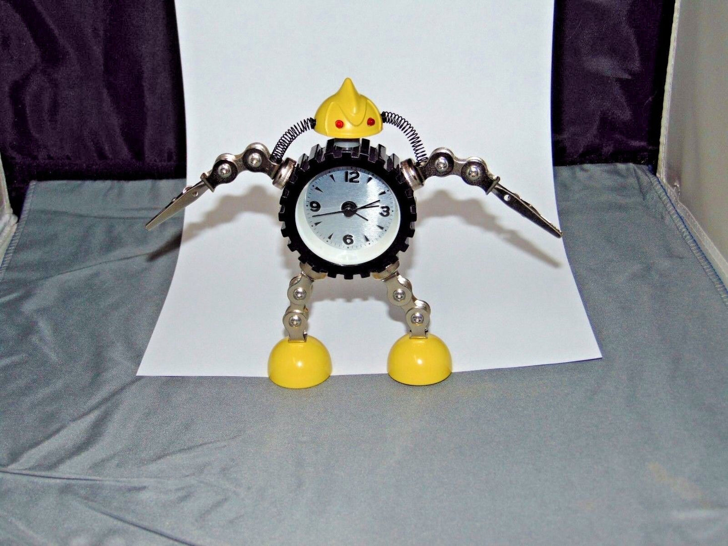 Low Gear Robot Alarm Clock With Alligator Clips Hands USA Stocked & Shipped