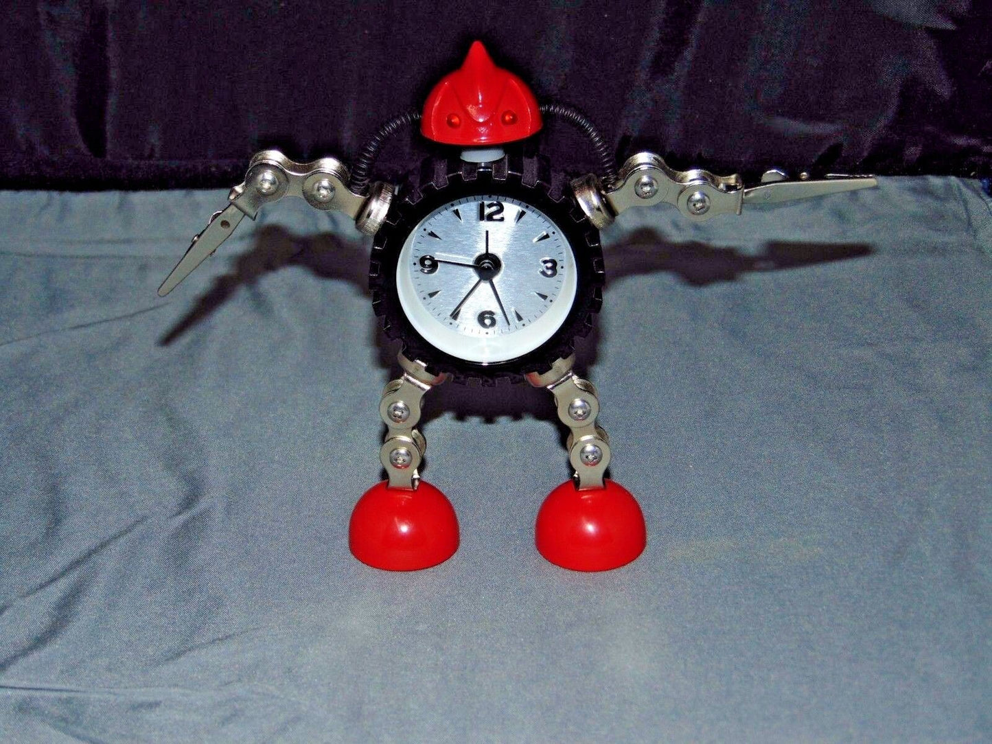 Low Gear Robot Alarm Clock With Alligator Clips Hands USA Stocked & Shipped